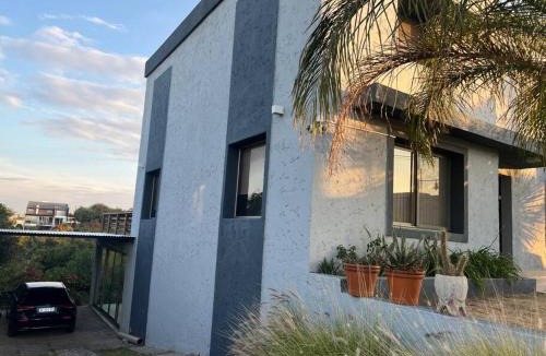 Yocsina Villa | Espectacular Casa en Barrio Privado con pileta gran parque y vista panorámica