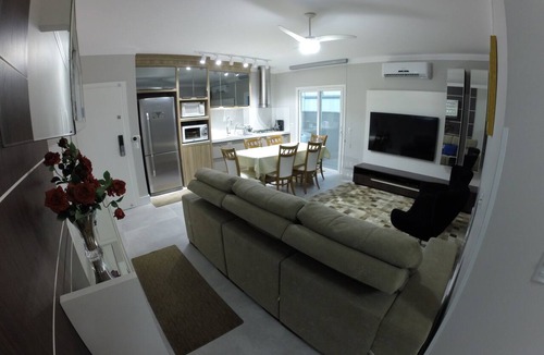 Centro Apartment | Excellent 2-bedroom apartment in the center of Bombinhas, 300 meters from the beach.