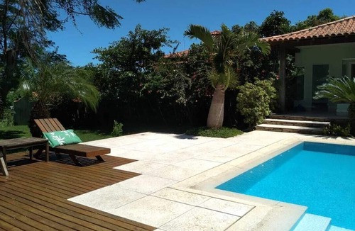 Manguinhos House | Excellent beach house with pool, barbecue, pizza oven and sauna.