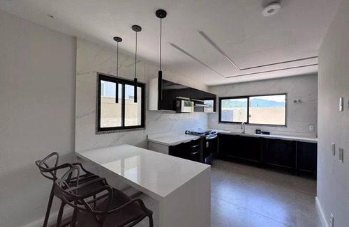 Recreio dos Bandeirantes House | Excellent house with the comfort of a gated community in Recreio.