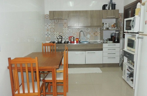 Capao da Canoa House | Excellent two-story house, 4 bedrooms, en-suite, sleeps 10, air conditioning, TV, Wi-Fi, near the beach and city center.