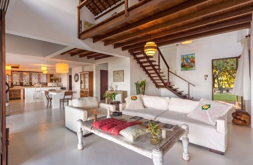 Arraial d'Ajuda House | Exclusive house in Arraial d'Ajuda: 7 bedrooms, sea view and modern rustic design.