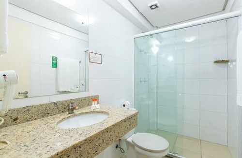 Centro Hotel | Experience Top Convenience in a Room Minutes from Salgado Airport