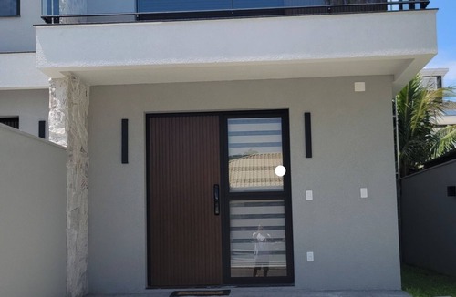 Cachoeira do Bom Jesus House | Fabulous 3 Suite Home With Ocean Breeze in Prime Location!