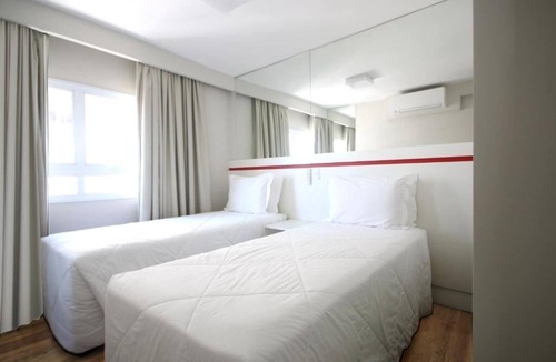 Sao Paulo Hotel | Family Stay With Pool, Gym Onsite | 0.7mi to Paulista Avenue