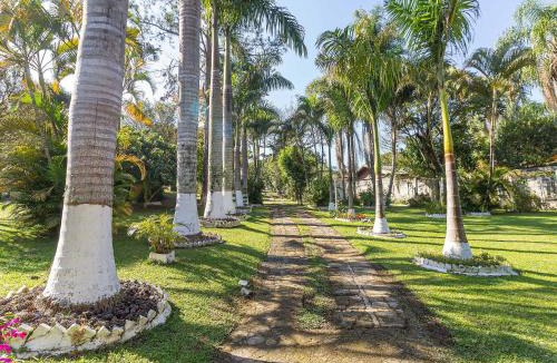Guararema House | Farm estate for 21 with pool and football field in Guararema