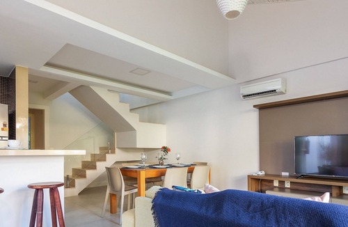 Humaita House | Feet on Orla Bardot! Seafront condominium, house with 4 suites BZ48
