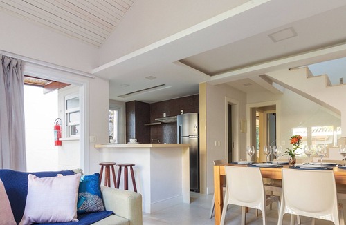 Humaita House | Feet on Orla Bardot! Seafront condominium, house with 4 suites BZ48