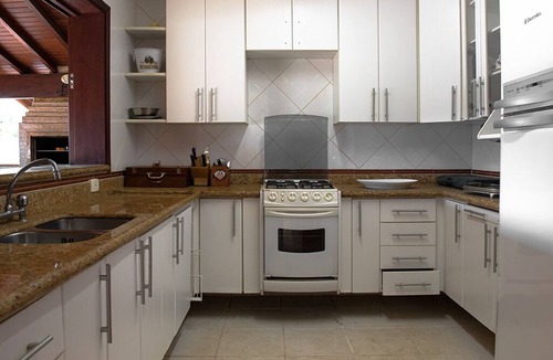 Tres Pontes House | Fireplace, swimming pool, 4 suites, private mini-golf, gated community with 24-hour security.