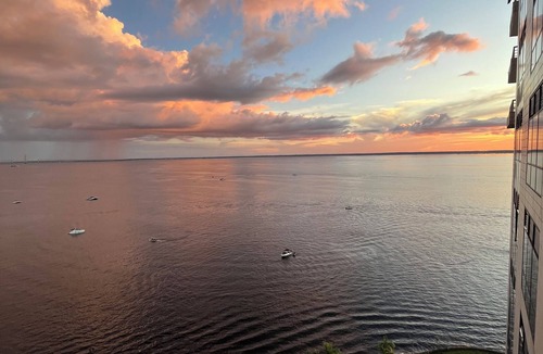 Ponta Negra Apartment | Flat River View - With a balcony and spectacular views of the Rio Negro.