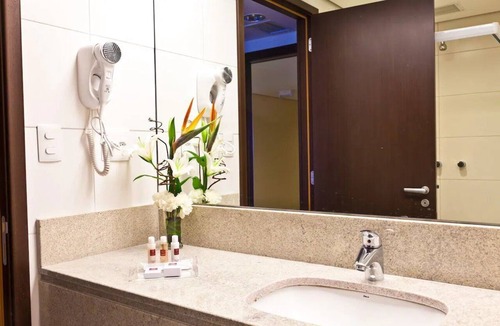 Sao Paulo Hotel | Free Breakfast | Superior Room for Couples | 0.8 mi to Barra Funda Station