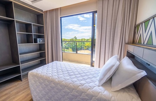 Foz do Iguacu Hotel | Fresh Balcony Room | Free Breakfast & 5 mi from Bird Park