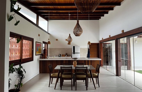 Barra dos Coqueiros House | Full suite in a beachfront condominium. Swimming pools and a deserted paradise beach.