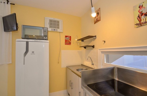 Corrego Grande Apartment | Fully equipped guesthouse with pool near UFSC and UDESC.