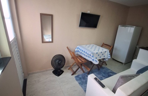 Itaipuacu Apartment | Furnished beachfront suite in Itaipuaçu – Maricá, RJ, with kitchen, ideal for a couple.