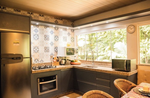 Sao Joao Batista Cottage | Grandma Cida's Corner - A cozy and modern place surrounded by nature.