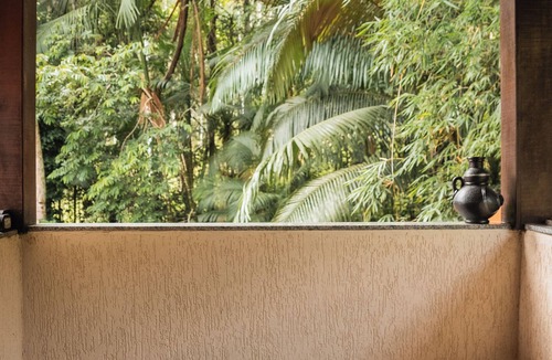 Sao Joao Batista Cottage | Grandma Cida's Corner - A cozy and modern place surrounded by nature.