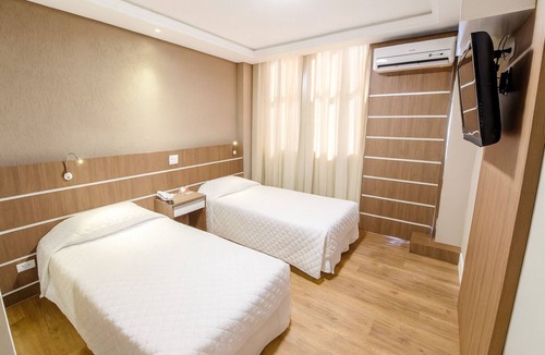 Civic Center Hotel | Group-Ready Master Triple Twin Perfect for Movie Nights, Laughter & Rest