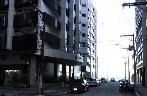 Centro Apartment | Guarapari apartment center 20m from the Black Sand Beach.