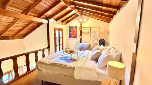 Bairro Canedos Ski Chalet | Haras Nashville - Chalé 16 - Espaço Aves
