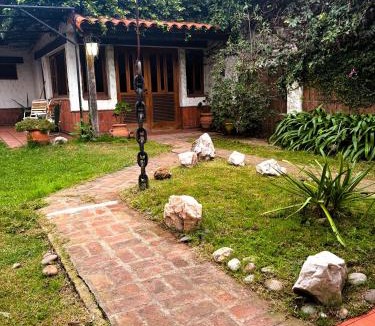 Monte Grande House | HAUS EDELWEISS, Casa Quinta en Monte Grande, Bs As, EZEIZA AIRPORT, GARDEN, SWIMMING POOL