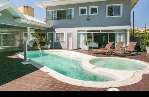 Ingleses Sul House | High standard house 300 meters from the sea with English pool and jacuzzi beach in Florianopolis
