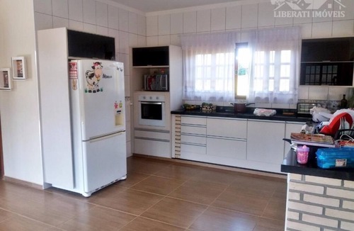 Boituva House | High standard rustic house in gated community