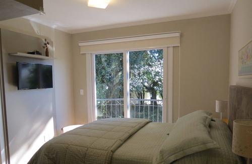 Vila Luiza House | Hospitality and Comfort in the Center of Canela (up to 8 people/2 cars)
