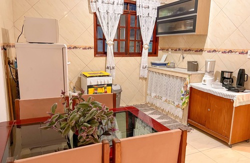 Mambucaba Apartment | House in Prainha de Mambucaba. One block from the sea.