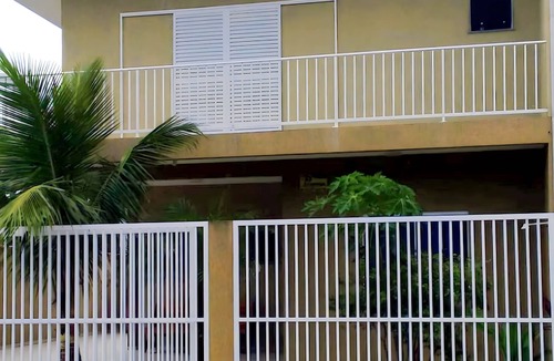 Balneario Praia do Leste House | House 50 m² beach, suite, air conditioning and barbecue.