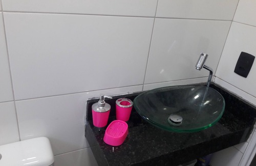 Pontal da Cruz House | House accommodates 9 people, large living room, 2 balconies, TV, Netflix, Wi-Fi, beautiful beach.