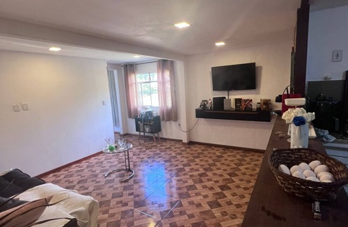 Itaipava House | House for 8 guests with pool and barbecue, pets allowed.
