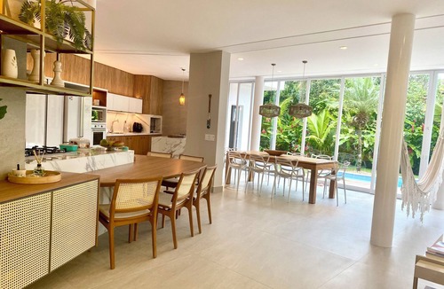Costa do Sol House | House in a gated community 80 meters from the beach with a swimming pool.
