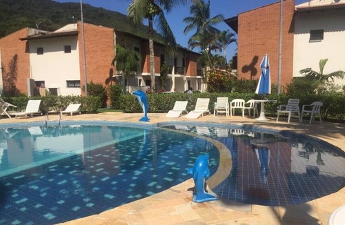 Pereque-Mirim House | House in a gated community, between Enseada Beach and Santa Rita.