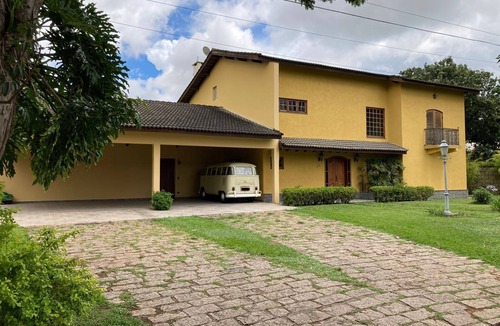 Cabreuva House | House in a gated community, with a wet bar, near São Paulo.