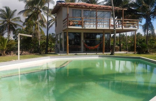 Belmonte Ski Chalet | HOUSE IN FRONT OF MOGIQUIÇABA BEACH