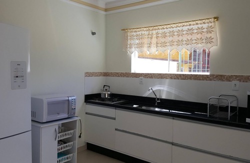 Ingleses Centro House | House in gated community 80 meters from the sea.