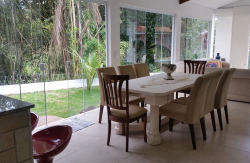 Feiticeira House | House in Ilhabela with a view of the greenery.