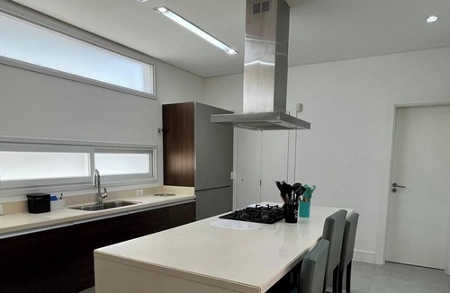 Jurere House | House in Jurerê In with 5 suites, heated pool, elevator for families.