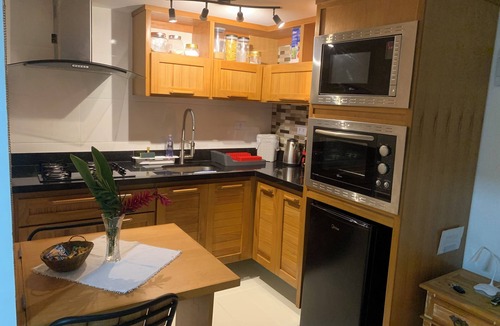 Bexiga Apartment | House - Studio apartment for couples in a gated community with pool, Praia do Curral in Ilhabela.