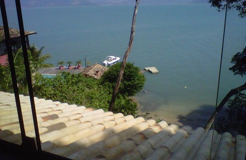 Mambucaba House | House with 3 suites on a private beach on Araujo Island, overlooking Paraty.