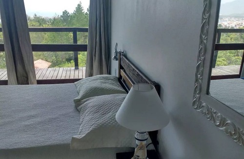 Centro House | House with 360º views of the forest and the sea. Quiet place, close to the center.