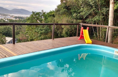 Centro House | House with 360º views of the forest and the sea. Quiet place, close to the center.