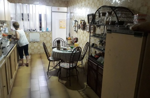 Barra da Tijuca House | House with 5 bedrooms on the beachfront avenue in Barra, in a gated community.