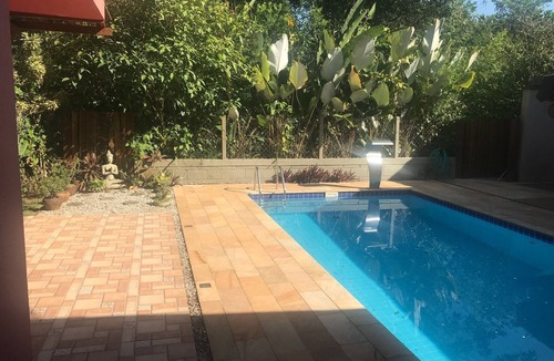 Ubatuba House | House with 5 bedrooms, swimming pool, air conditioning, Itamambuca, 150 m from the beach.