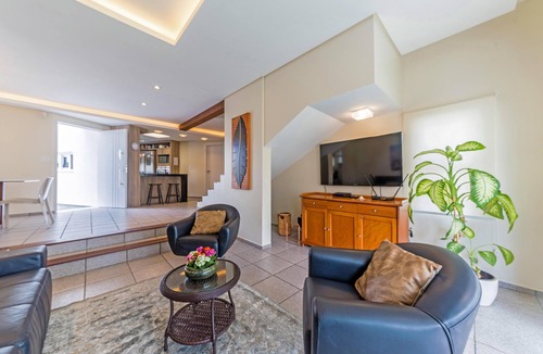 Daniela House | House with heated pool, beachfront on Daniela Beach in Pontal de Jurerê.