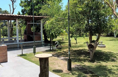 Peruibe House | House with large lawned yard, barbecue area. Ideal for children and pets.