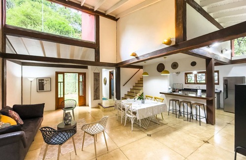 Carapicuiba Villa | House with Pool & Nature View in Granja Viana