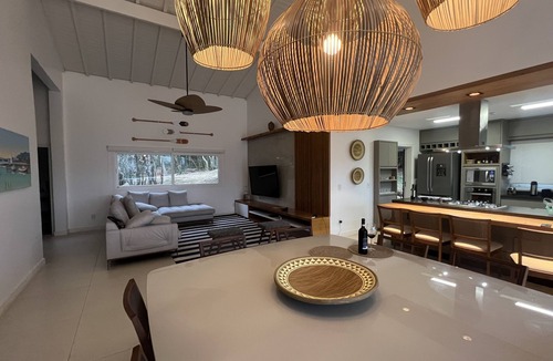 Joao Fernandes House | House with stunning views, barbecue, and pool, 600m from João Fernandes beach.