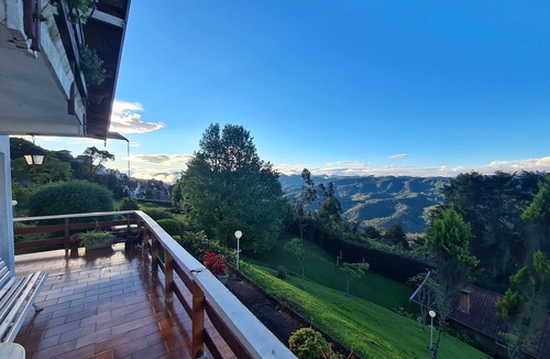 Campos do Jordao House | House with Wonderful Panoramic View and home service !